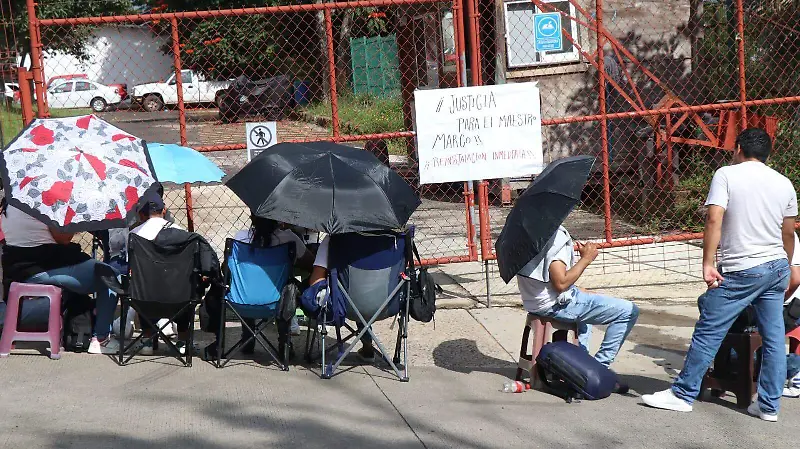Manifestación y bloqueo en la SEV 